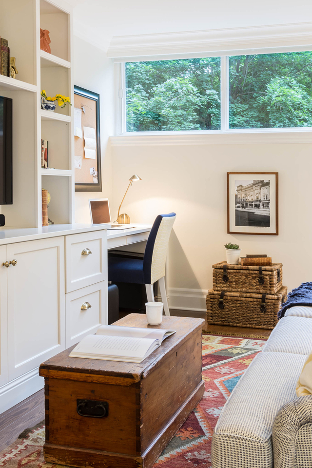 Corner desk in traditional-styled home living room to make it multifunctional 